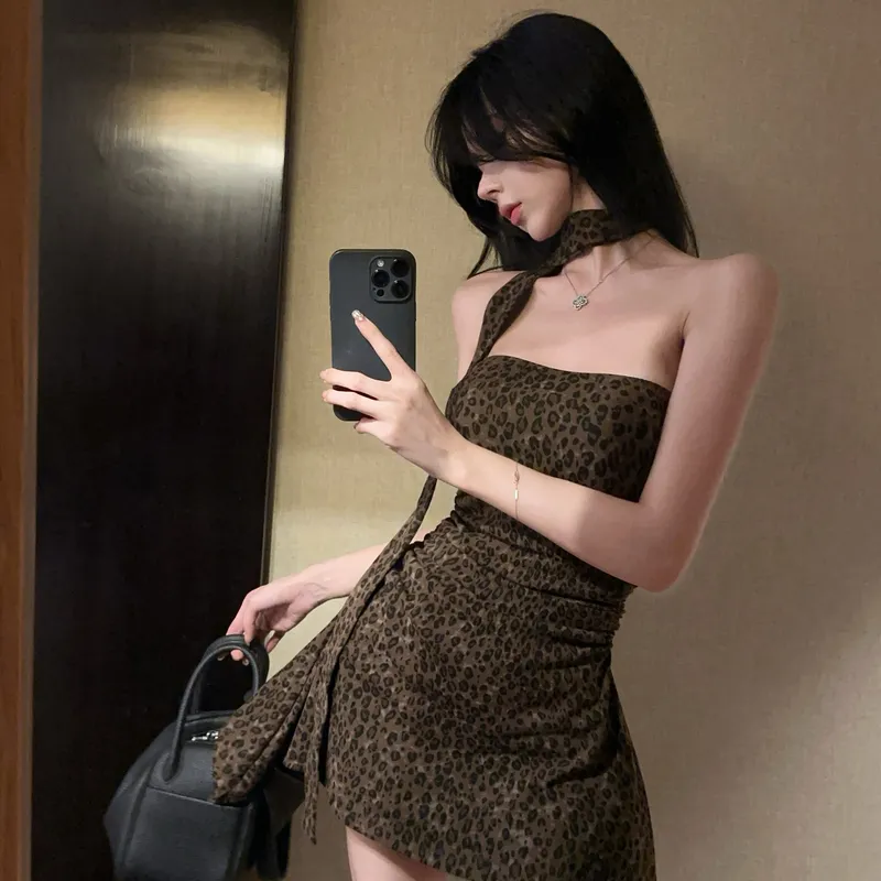 PAVEA Sleeveless Dress Women's Image Color-2