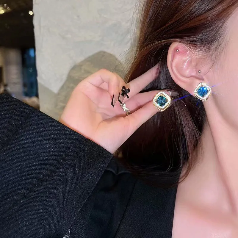 JKEM Alloy/Zircon Stud Earrings Unisex-1