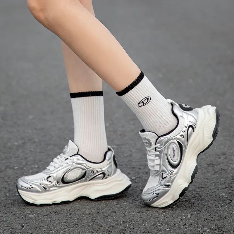 TUOPIN Futuristic Vintage Anti-Slip Wear-Resistant Low-Top Casual Shoes Silver Black-26