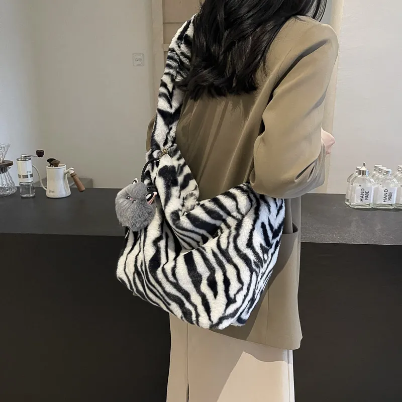 Yalu Plush Shoulder Bag Regular Women's Multicolor-13