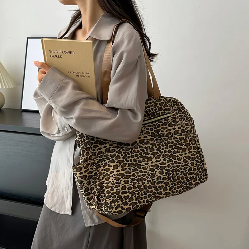 Yalu Nylon Shoulder Bag Regular Women's Leopard Print-3