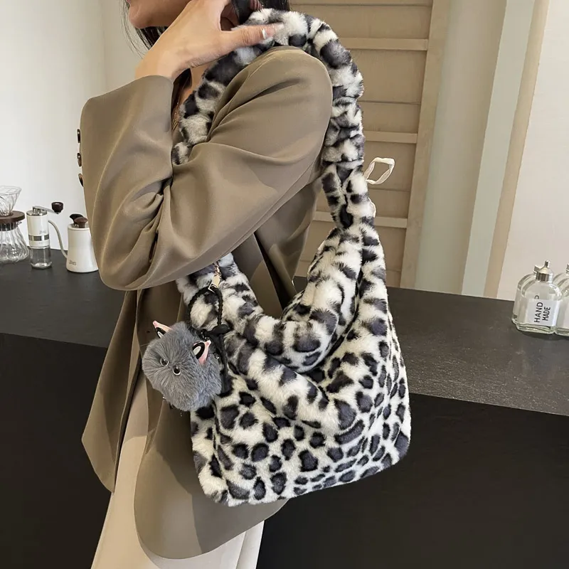Yalu Plush Shoulder Bag Regular Women's Multicolor-21