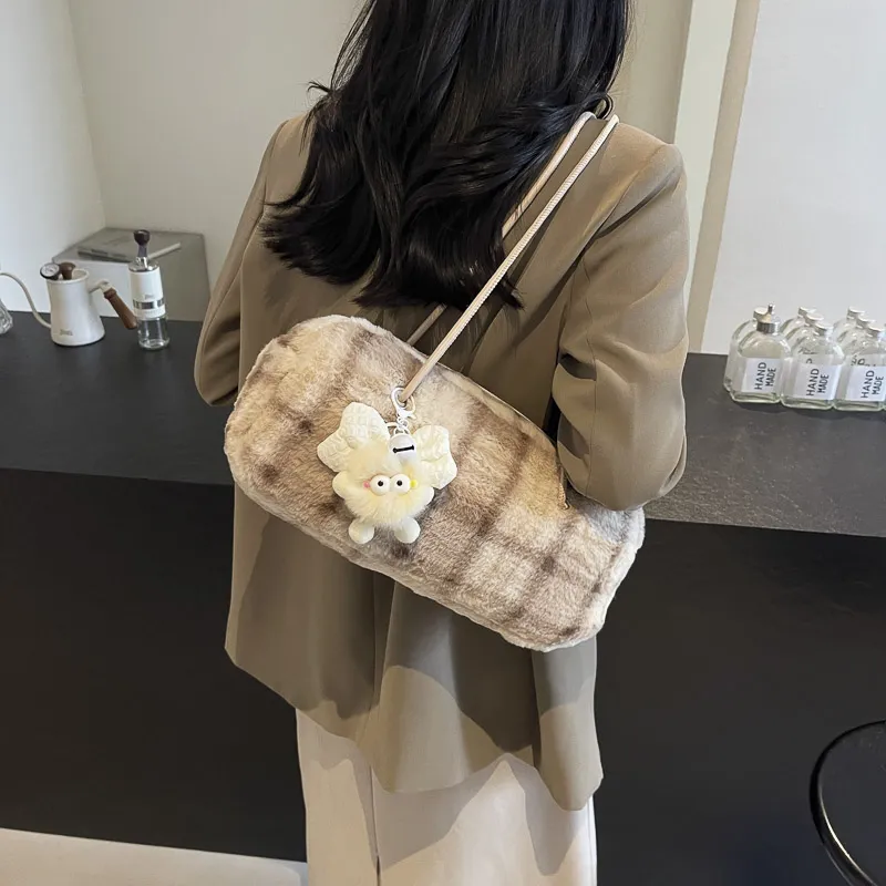 Yalu Plush Shoulder Bag Regular Women's Multicolor-23