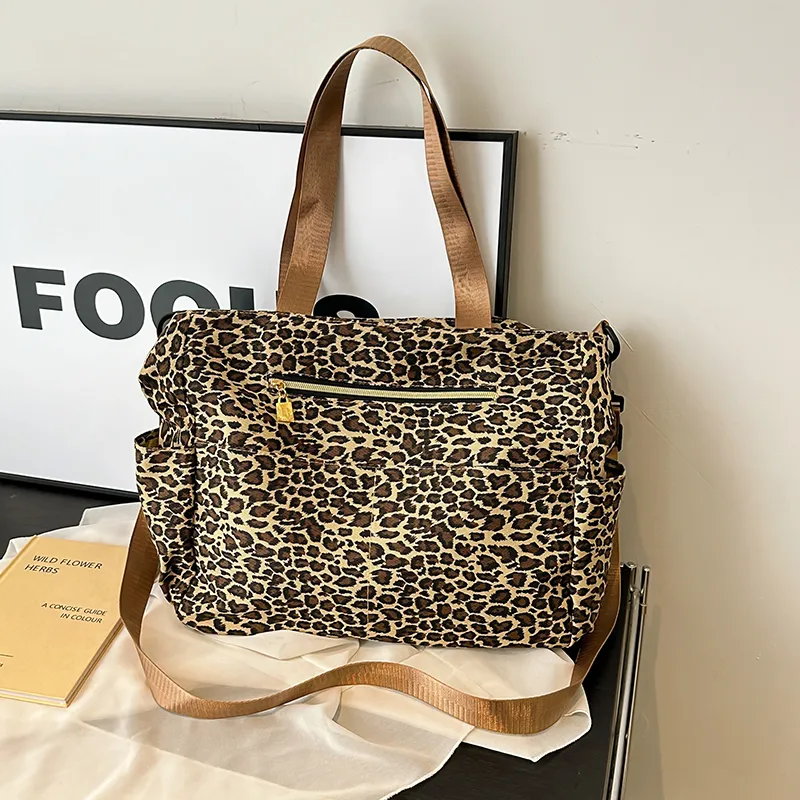 Yalu Nylon Shoulder Bag Regular Women's Leopard Print-1