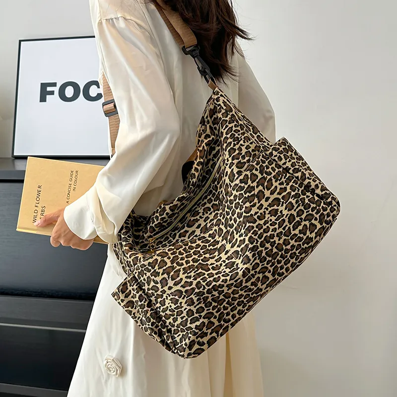 Yalu Nylon Shoulder Bag Regular Women's Leopard Print-4