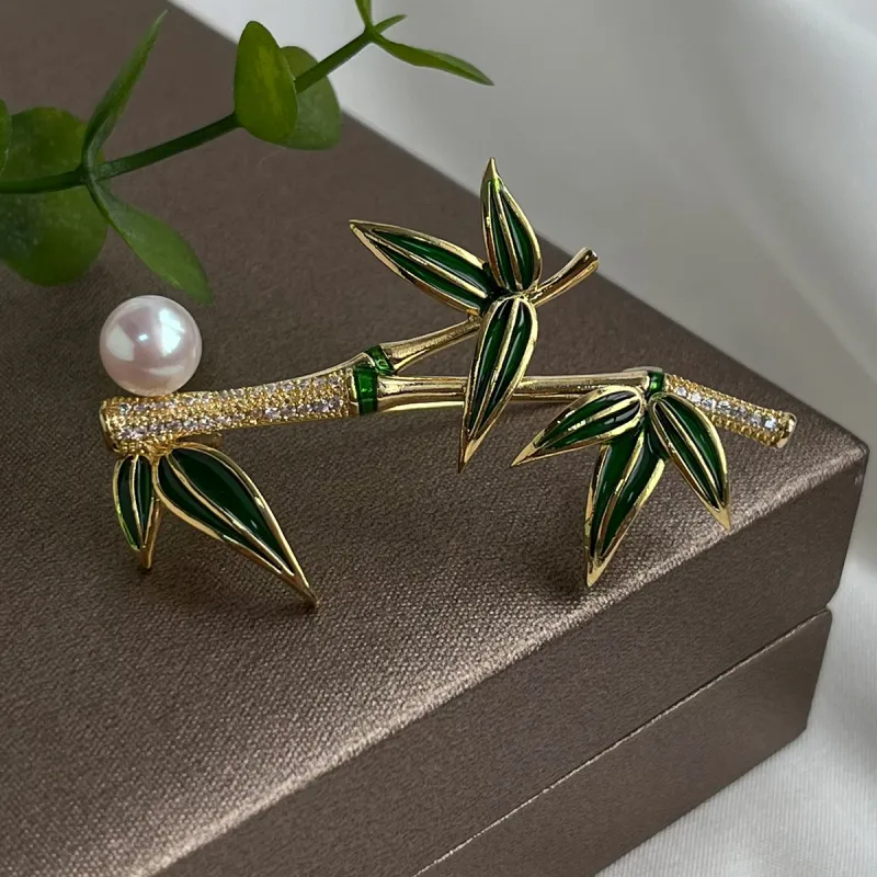 PEARL QUEEN Freshwater Pearl Brooches Unisex-1