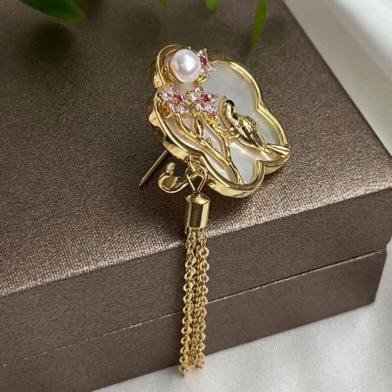 PEARL QUEEN Freshwater Pearl Brooches Women's-1