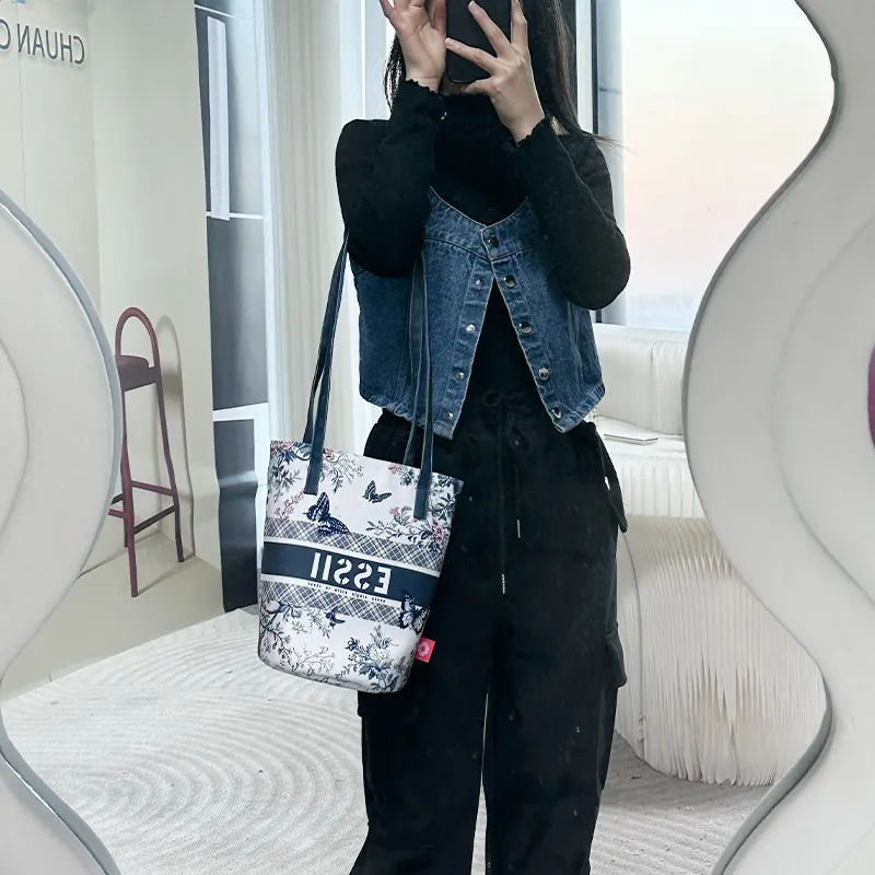 Perfect Styles Diagonal Corn Short Plush Shoulder Bag Large Size Women's White-1