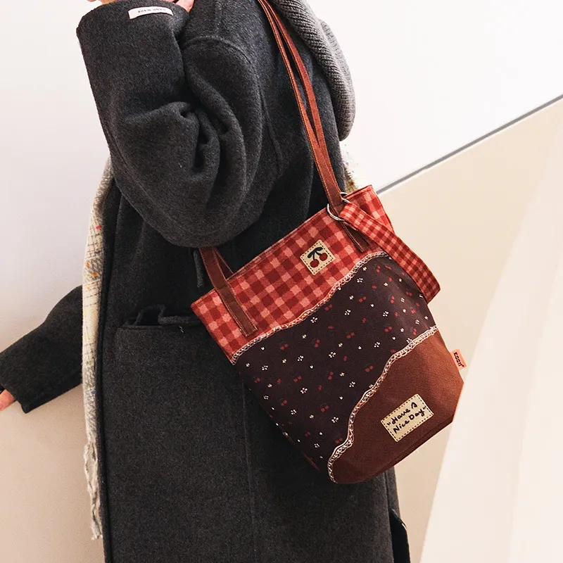 Perfect Styles Diagonal Corn Short Plush Shoulder Bag Regular Women's Red/Brown-1