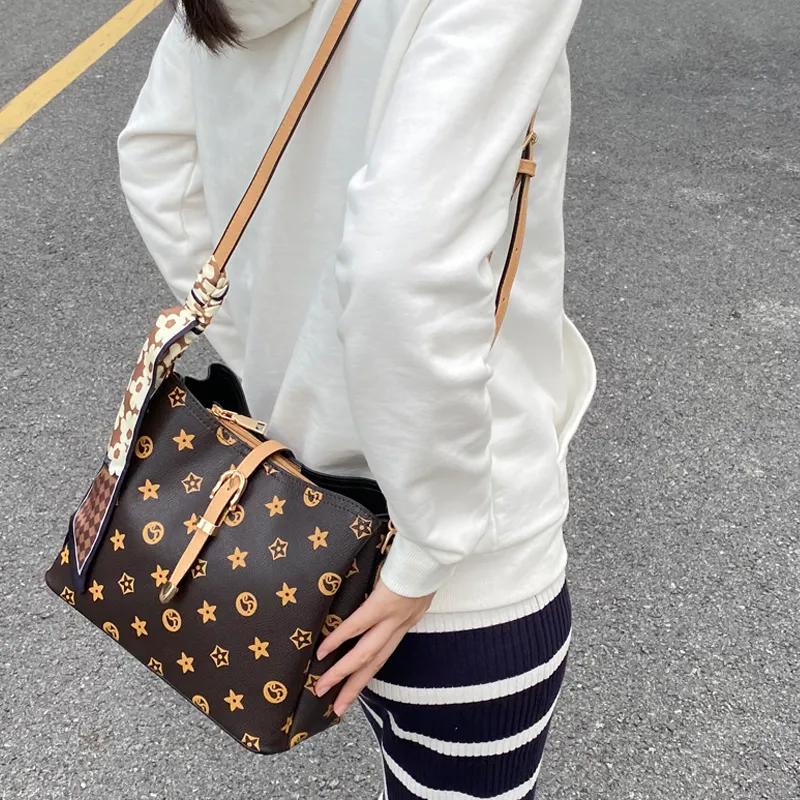 CHISIY Artificial Leather Tote Bag Shopping Bag Bucket Bag Shoulder Bag Regular Women's Brown-17