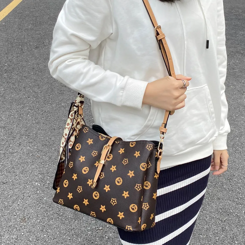 CHISIY Artificial Leather Tote Bag Shopping Bag Bucket Bag Shoulder Bag Regular Women's Brown-18