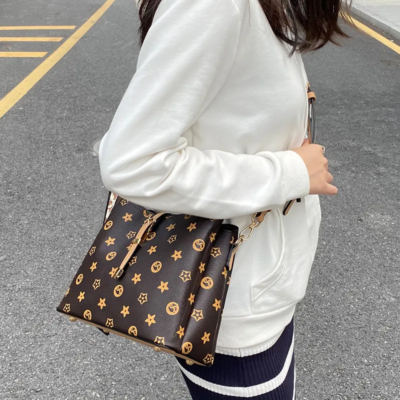 CHISIY Artificial Leather Tote Bag Shopping Bag Bucket Bag Shoulder Bag Regular Women's Brown-19