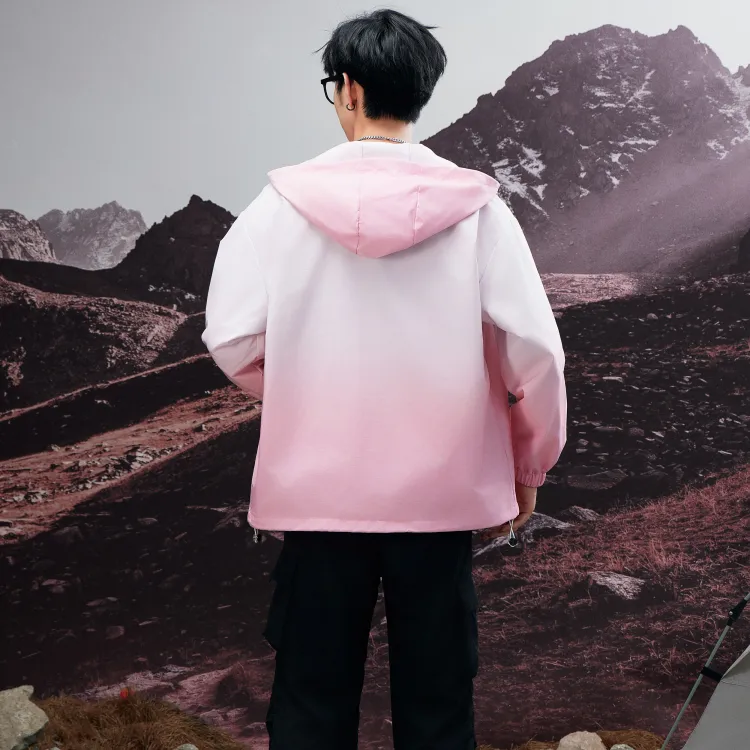 Dieser moderne und bequeme Hoodie ist Teil der