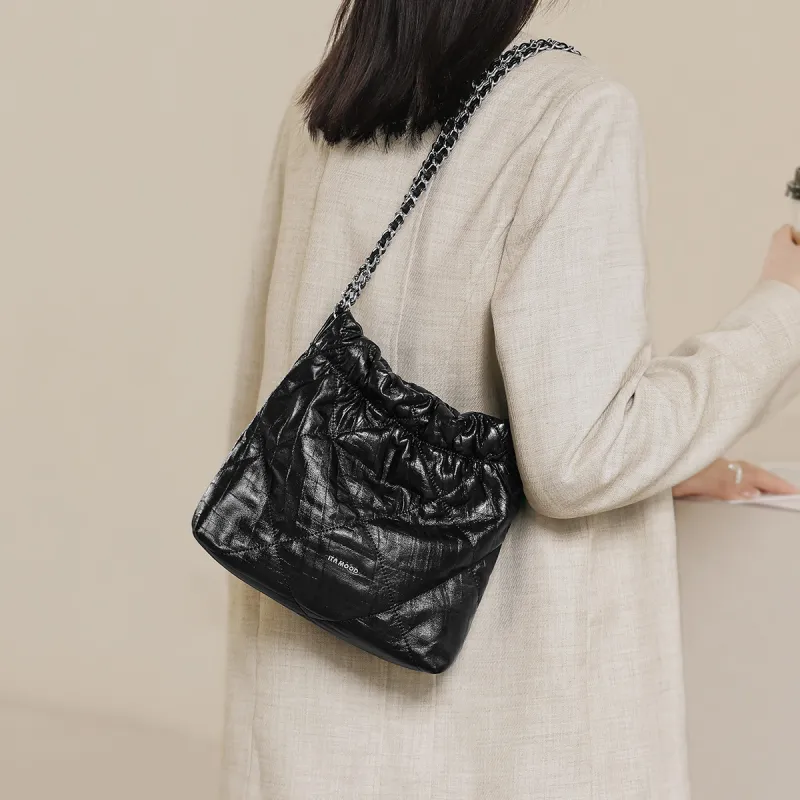 Miao Di Top Grain Cow Leather Shoulder Bag Medium Size Women's Obsidian Black-3