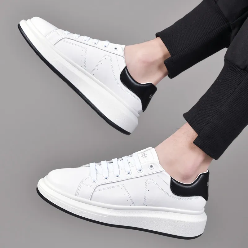 Extravagant Low Top Skateboard Shoes Men's Black White-1