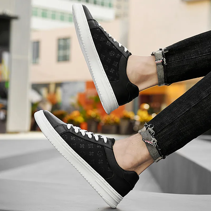 Extravagant Low Top Skateboard Shoes Men's Black-5