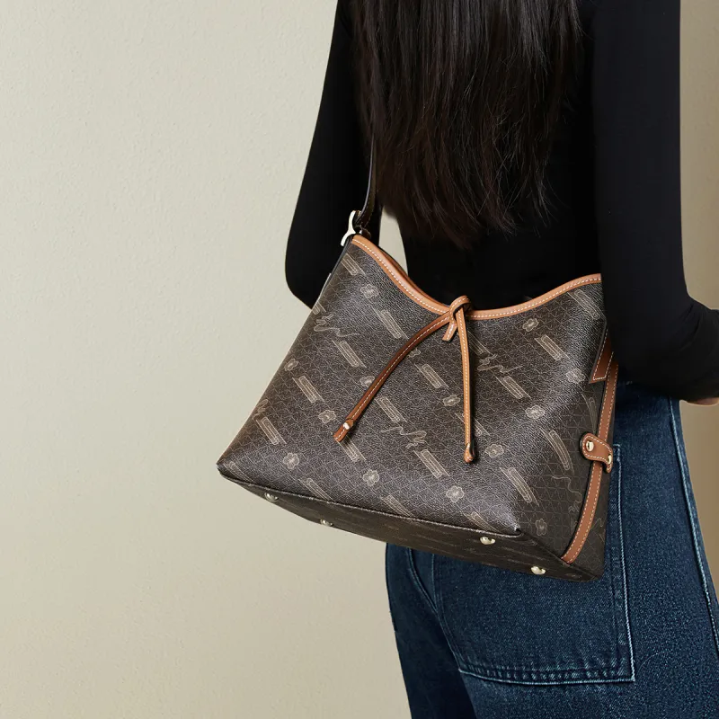 RED DRAGONFLY PVC Shoulder Bag Women's Mocha/Elegant White-5