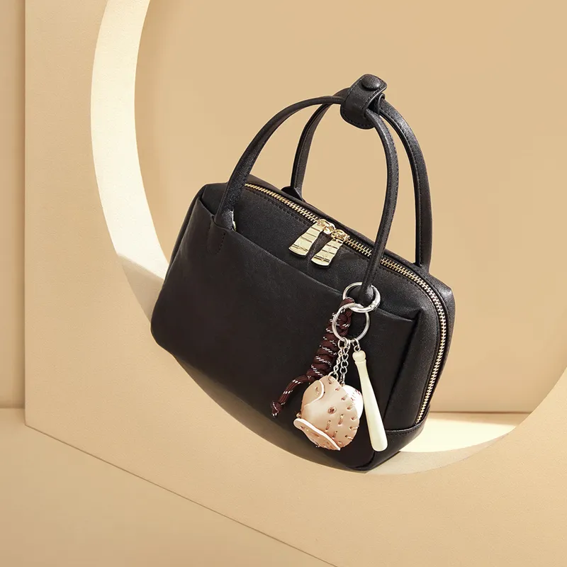 RED DRAGONFLY Cow Leather Handbag Unisex Black-4