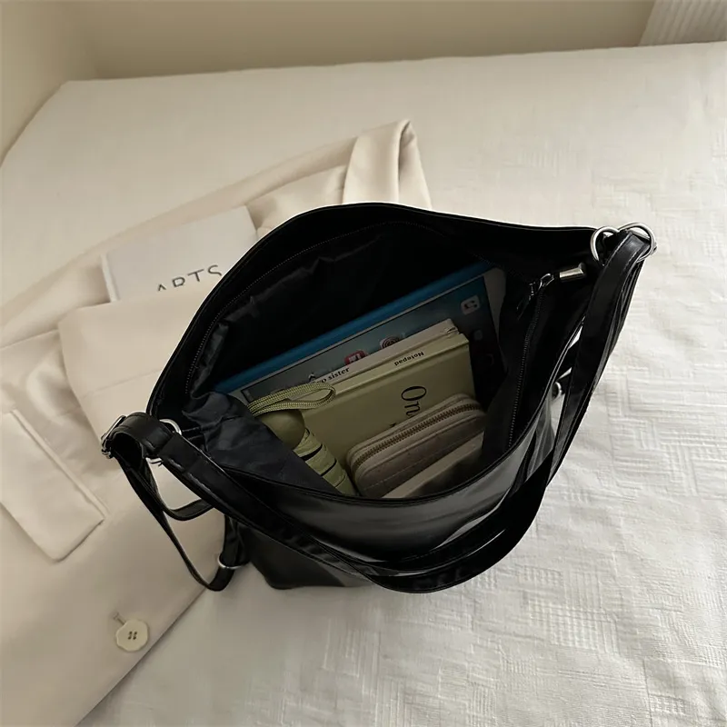 Barang Bear Shoulder Bag PU Unisex Black/Coffee-1