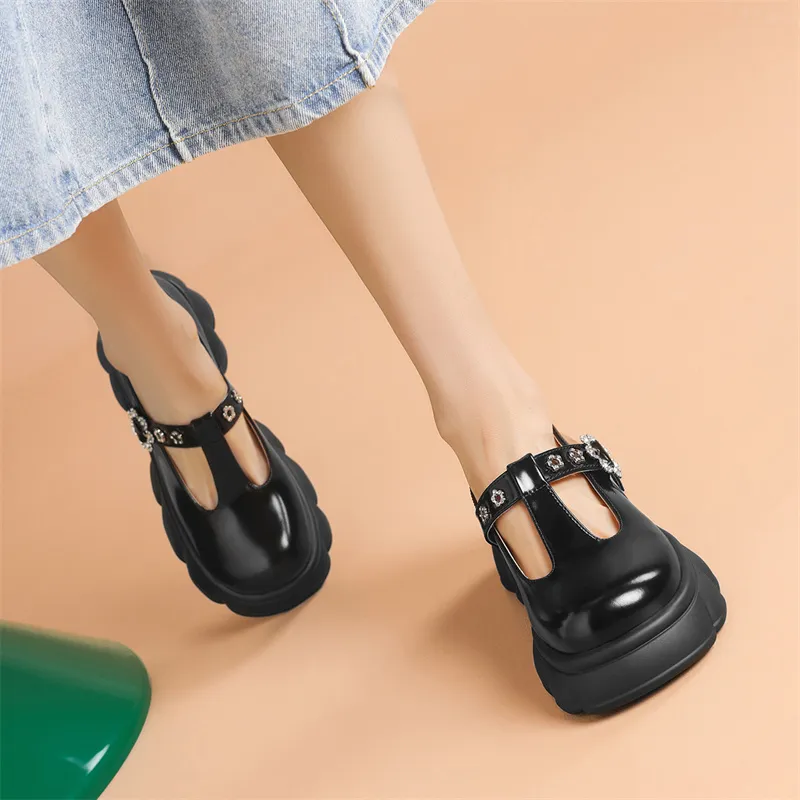 JOSINY Loafers Women's Black/Ecru-6