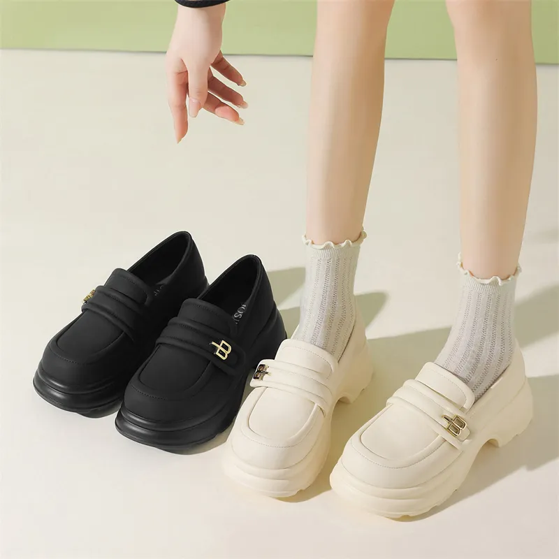 JOSINY Loafers Women's Black/Ecru-9