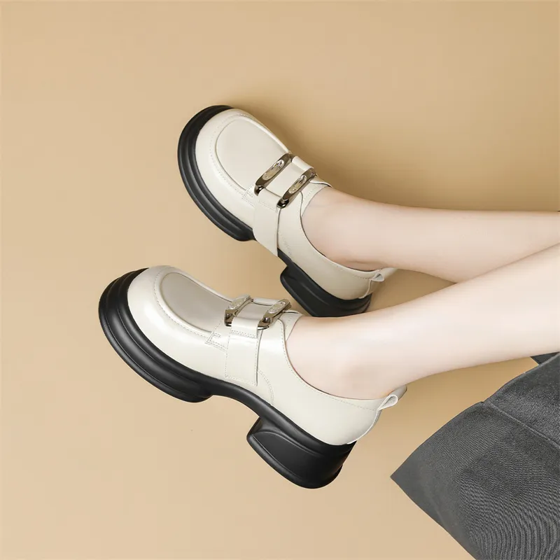 JOSINY Loafers Women's Black/Ecru-7