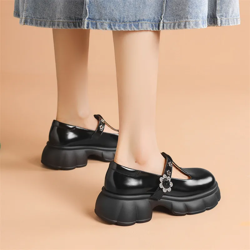 JOSINY Loafers Women's Black/Ecru-7