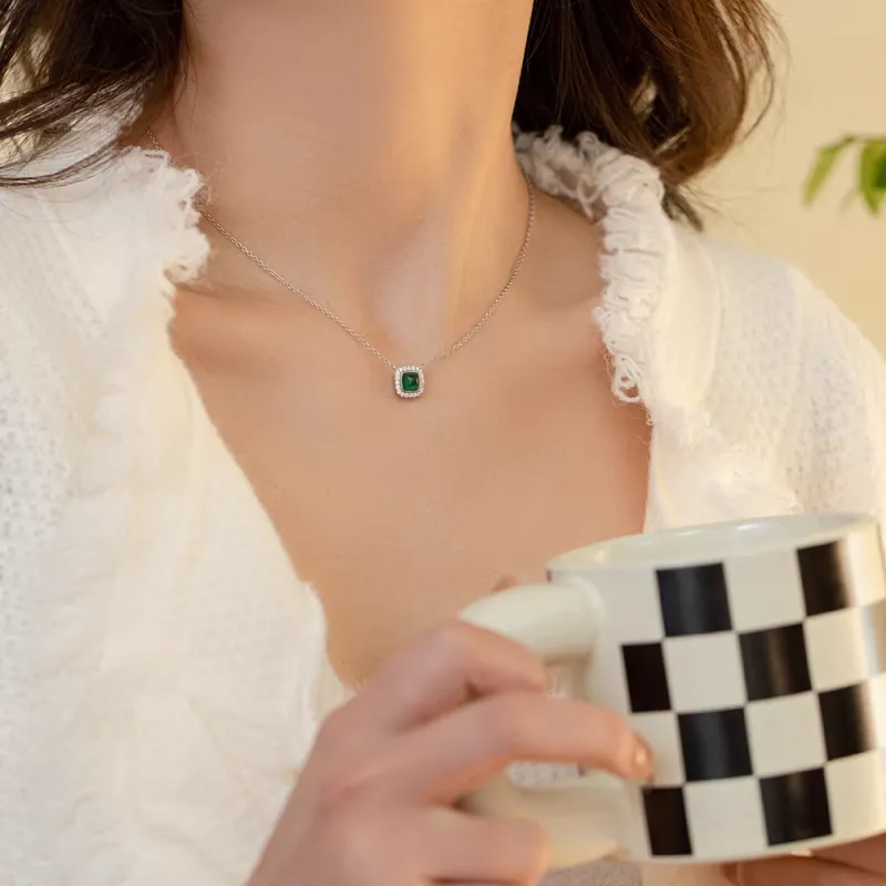 KOYOOME Synthetic Emerald Necklaces Unisex-2