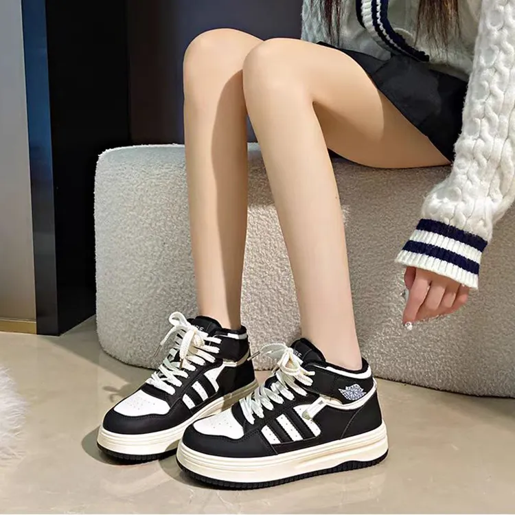 WJA Coverage Warm Anti Slip And Wear Resistant Lightweight High Top Skateboard Shoes Women's Black White-1