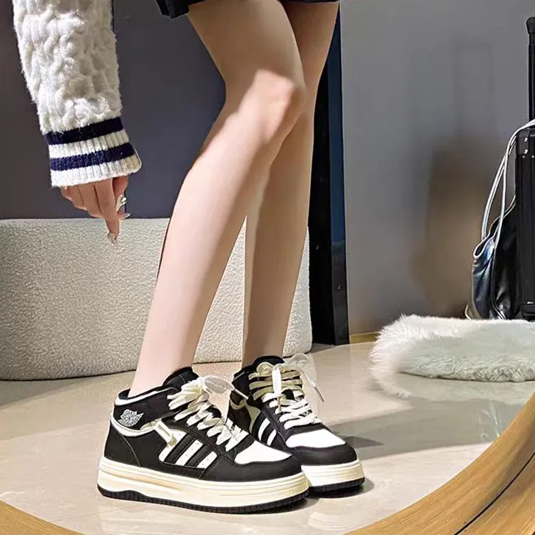 WJA Coverage Warm Anti Slip And Wear Resistant Lightweight High Top Skateboard Shoes Women's Black White-2