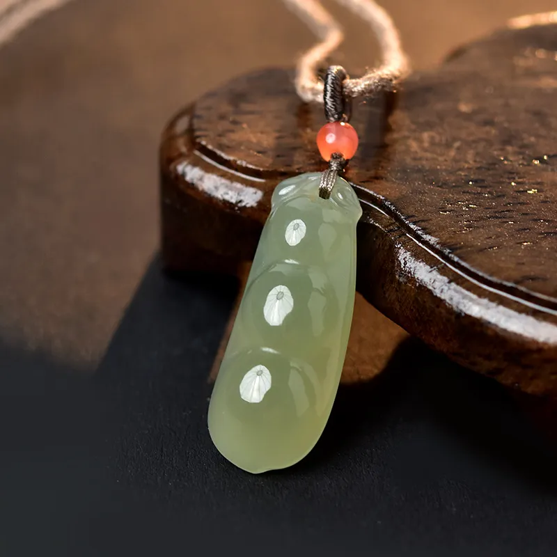 Tokai Family Necklaces Pale Greenish White Jade Unisex-4