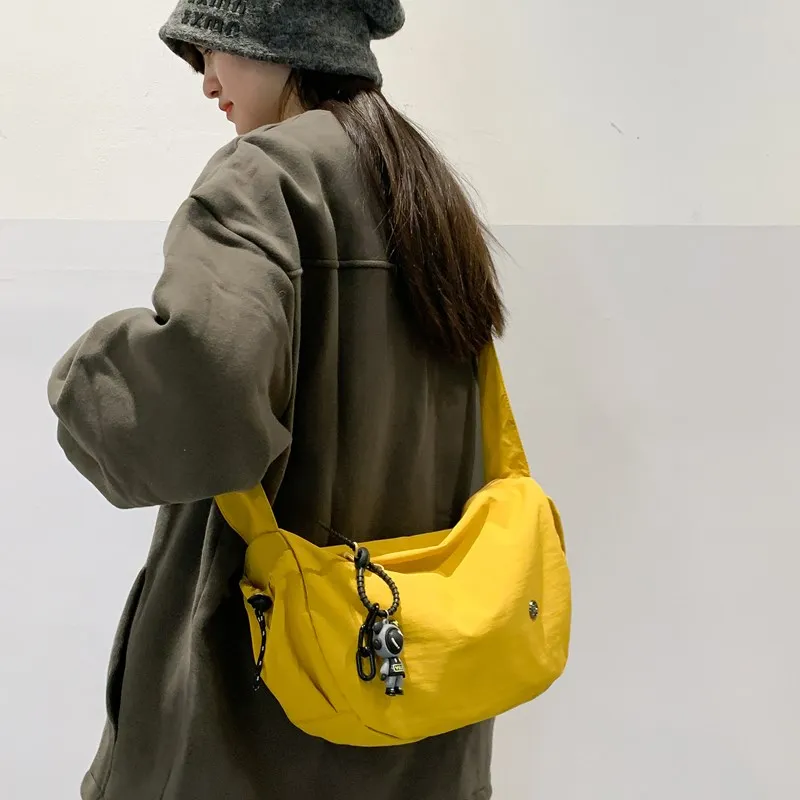 Tong Tong Rabbit Nylon Shoulder Bag Unisex Egg Yolk Flowing Sand \ Black \ Orange \ Vanilla Cream-4