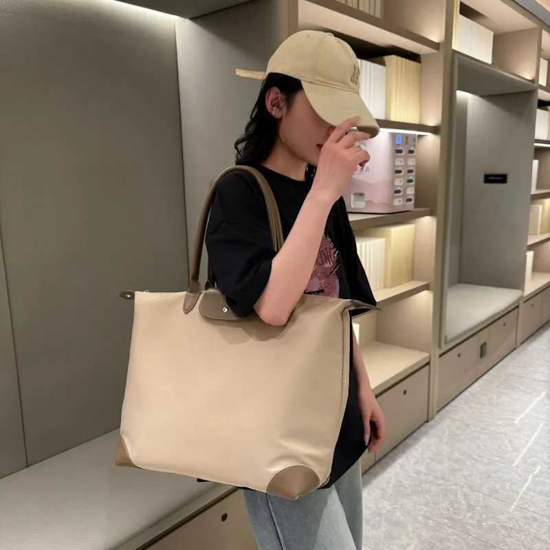 Tong Tong Rabbit Oxford Shoulder Bag Regular Women's Khaki/Army Green/Black/Dark Blue-1