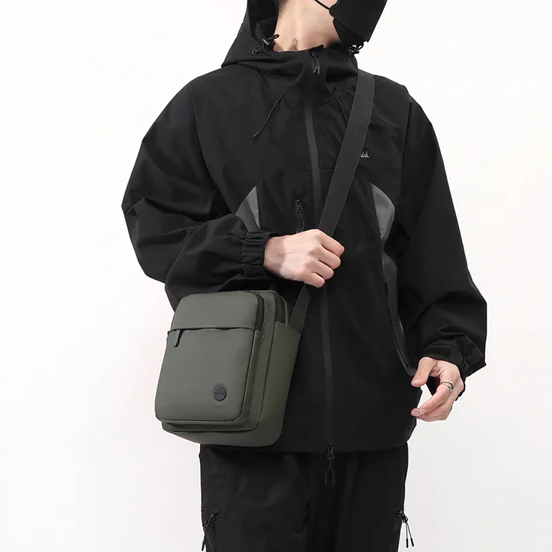 Tong Tong Rabbit Oxford Shoulder Bag Men's Multicolor-1