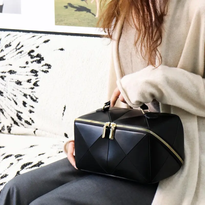 Tong Tong Rabbit PU Makeup Bag Regular Women's Black-1