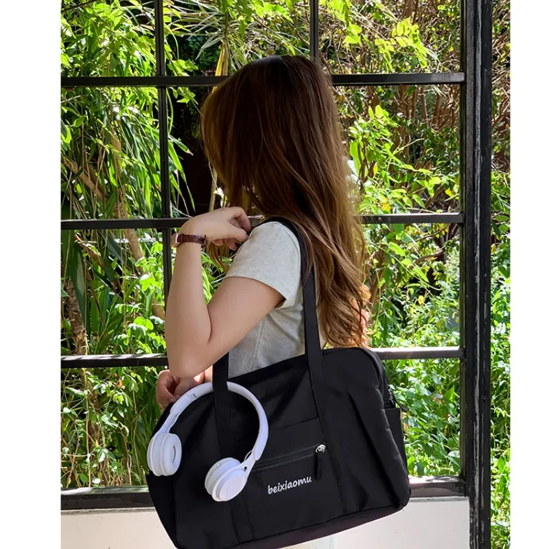 Tong Tong Rabbit Nylon Handbag Travel Bag Unisex Multicolor-4