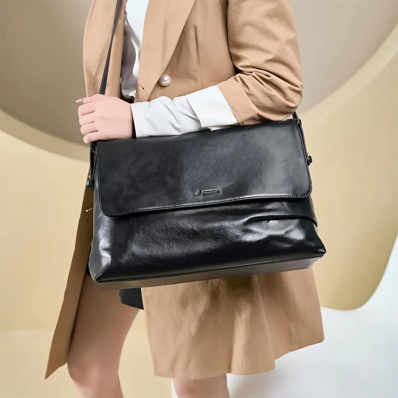 AQUASCUTUM Cow Leather Shoulder Bag Medium Size Women's Black-4