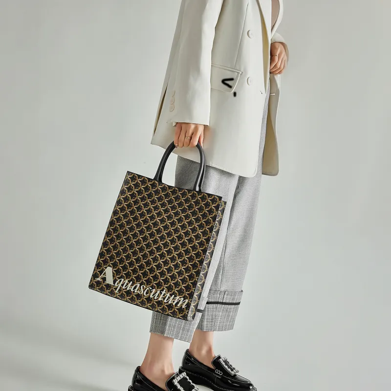 AQUASCUTUM Top Grain Cow Leather Shoulder Bag Unisex-3