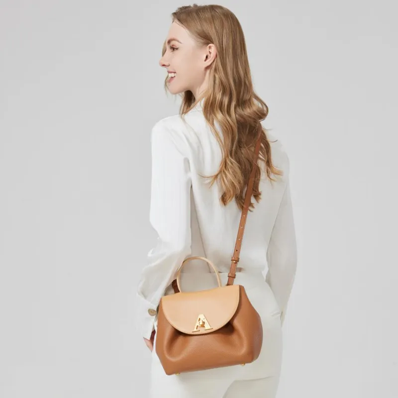 AQUASCUTUM Litchi Grain Cow Leather Shoulder Bag, Crossbody Bag, Handbag Medium Size Women's Brown-4