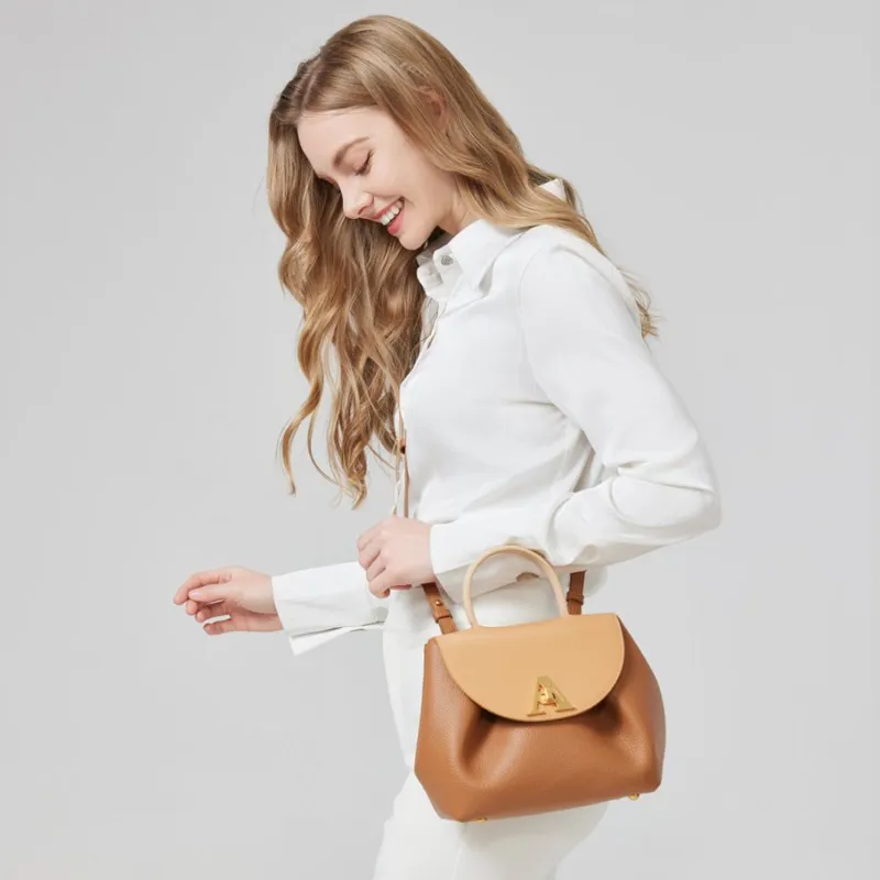 AQUASCUTUM Litchi Grain Cow Leather Shoulder Bag, Crossbody Bag, Handbag Medium Size Women's Brown-2