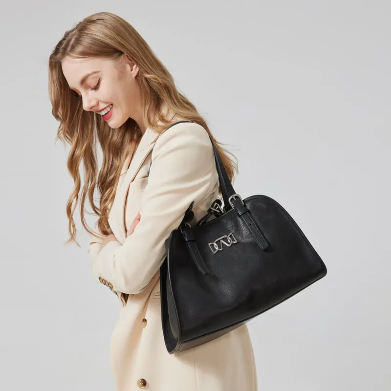 AQUASCUTUM Vegetable Tanned Cow Leather Bowling Bag, Shoulder Bag Medium Size Women's Black-3