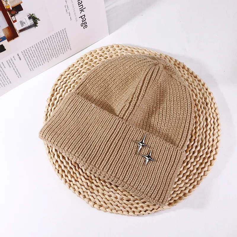 Yi Bu Kang Acrylic Beanies Unisex-3