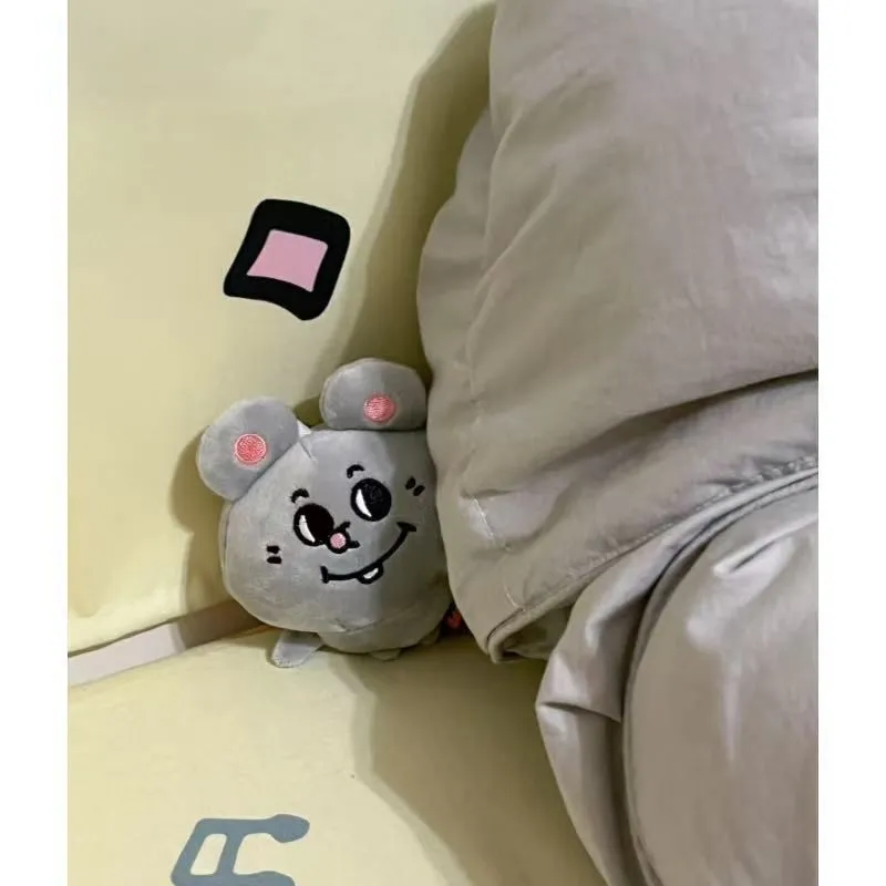Yi Bu Kang Plush Pendants Unisex-3