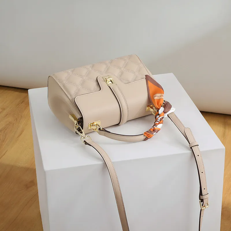 CNNCOO Cow Leather Handbag Women's Apricot/Black-4