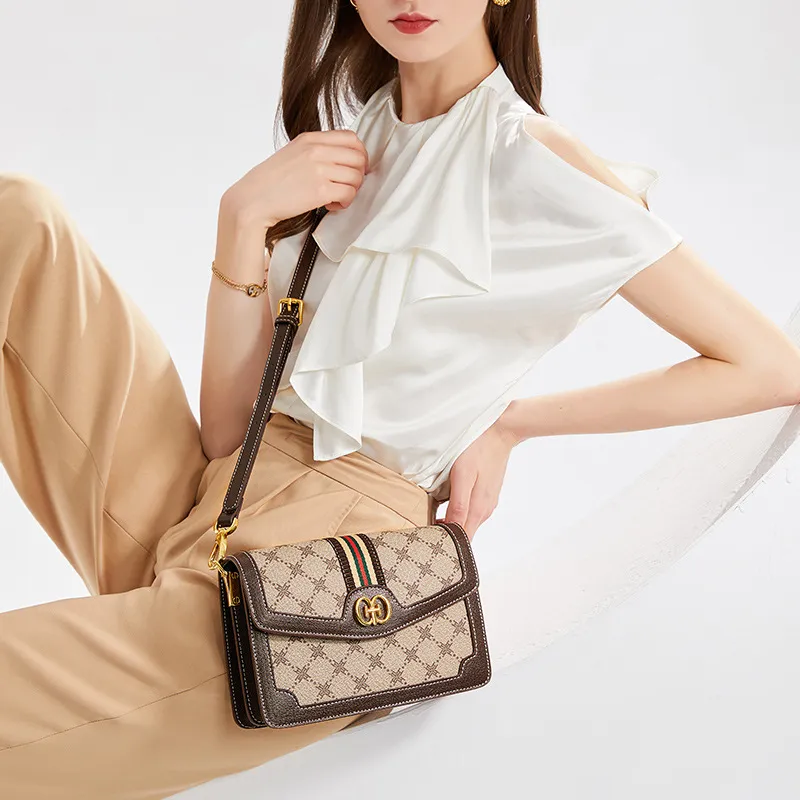 CNNCOO PVC Shoulder Bag, Crossbody Bag Women's Coffee-3