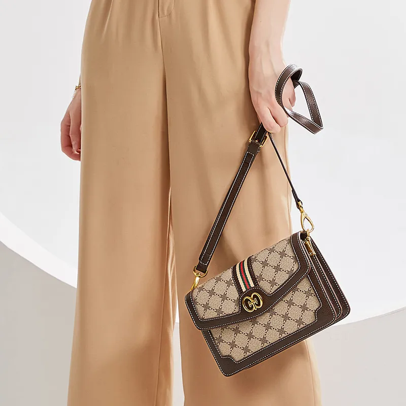 CNNCOO PVC Shoulder Bag, Crossbody Bag Women's Coffee-2