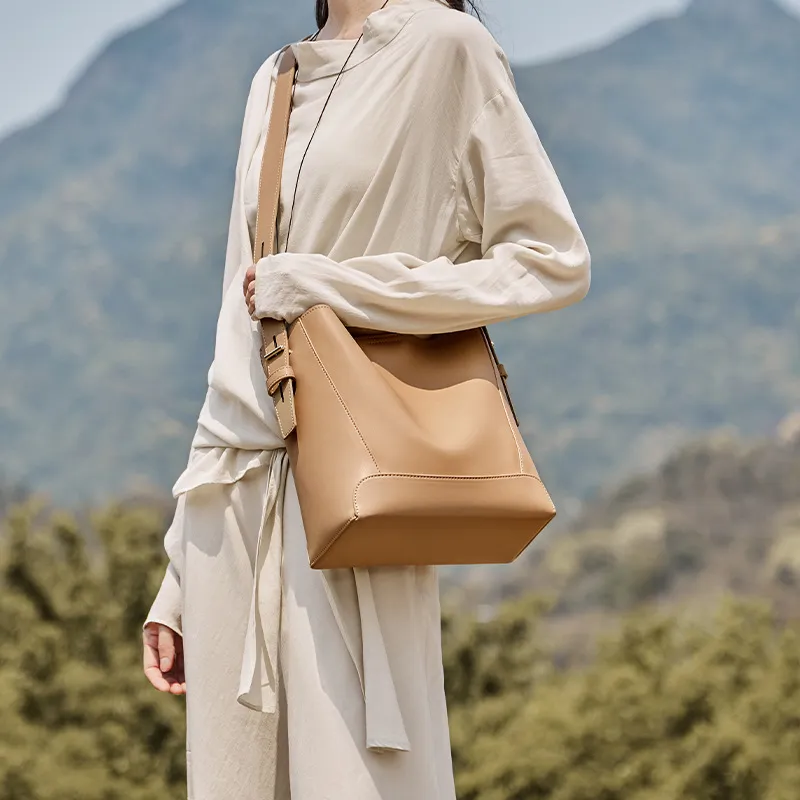 CNNCOO Cow Leather Bucket Crossbody Bag, Shoulder Bag Women's Cocoa Brown-1
