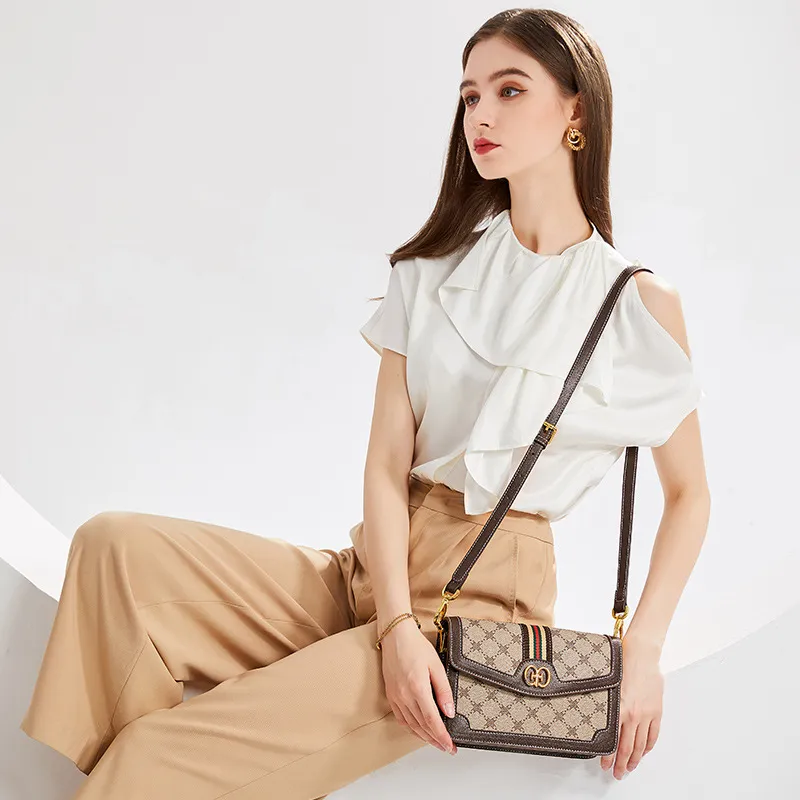 CNNCOO PVC Shoulder Bag, Crossbody Bag Women's Coffee-4