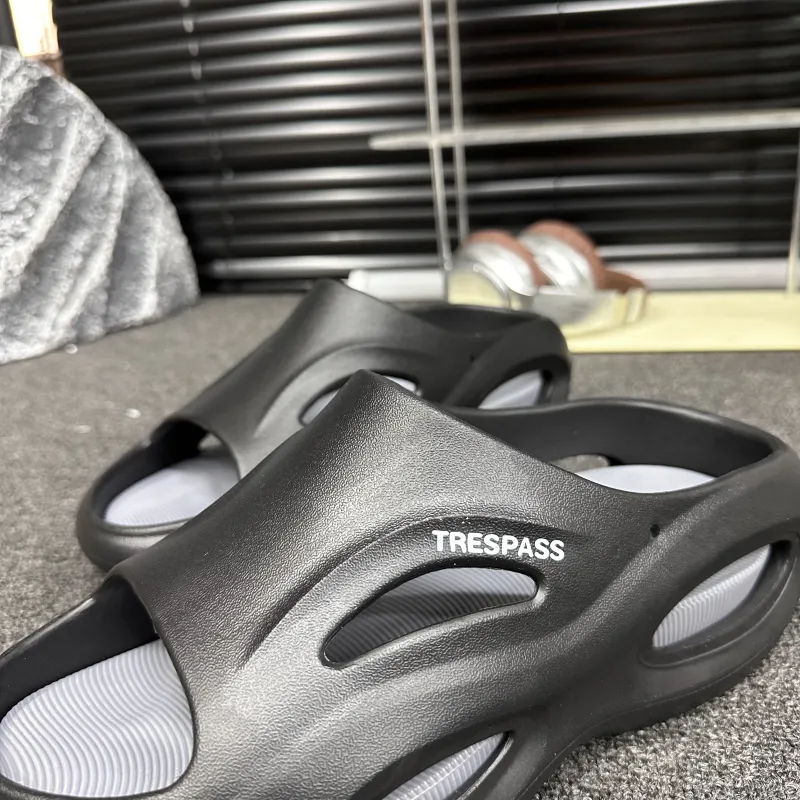 TRESPASS Quiet Slide Slippers Men's-1