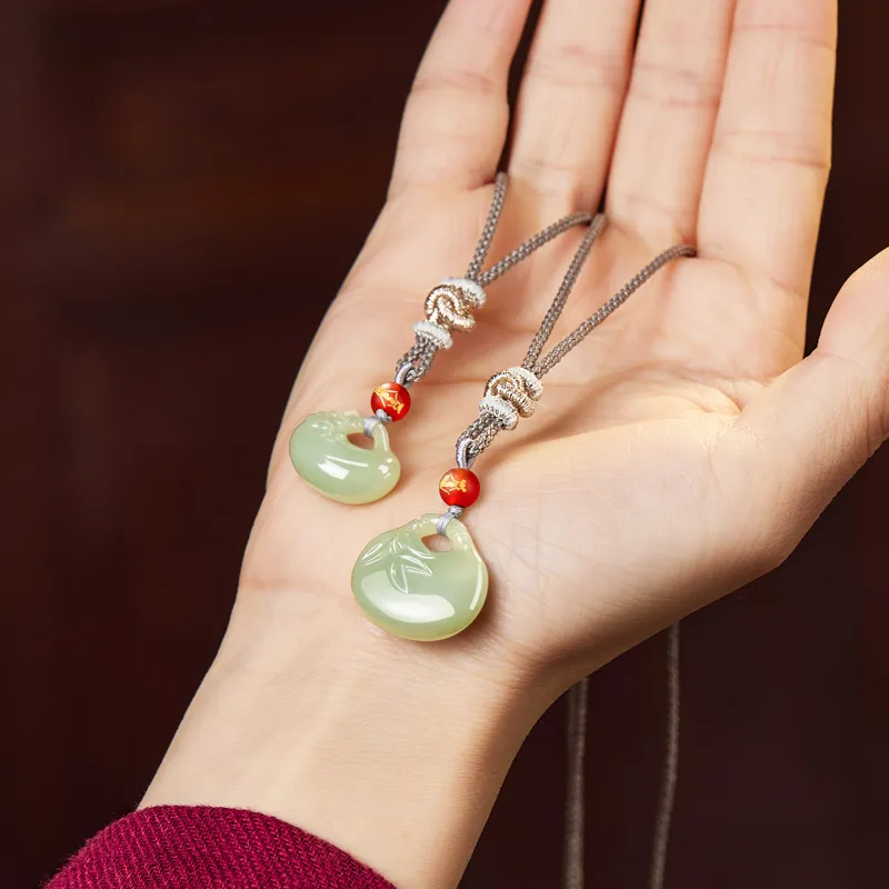Moonstone Edge Necklaces Green Jade Unisex-8